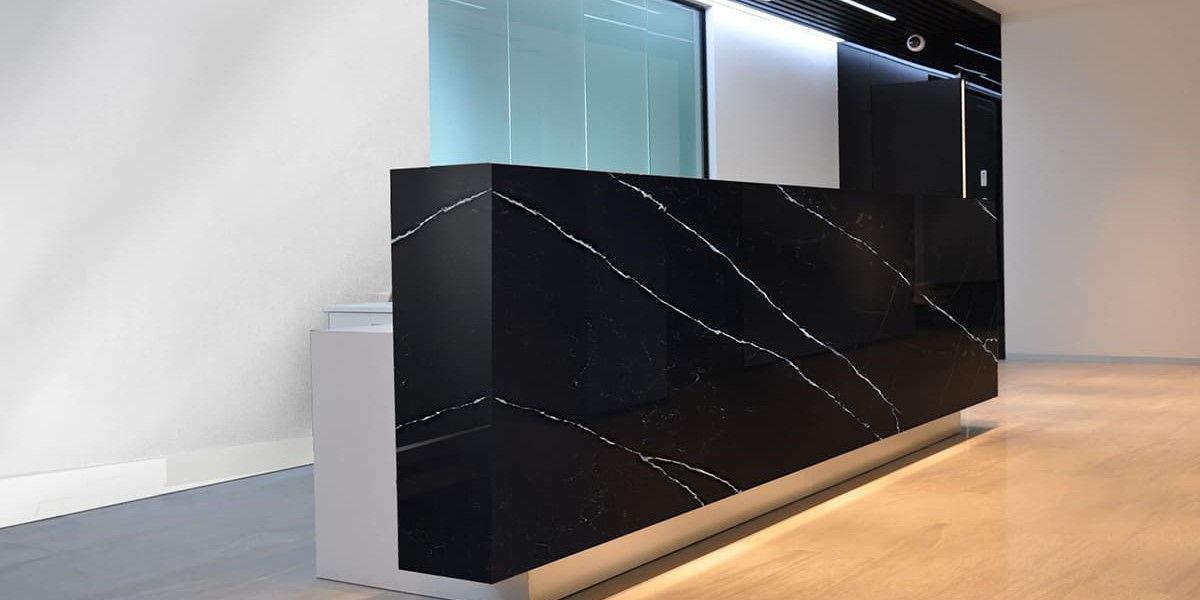 Ресепешн из кварцевого камня Negro Marquina